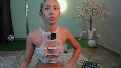 Snapshot of angelbae_ chatting on June 11, 2026, 12:32 am AngelBae online show from June 11, 2026, 12:32 am
