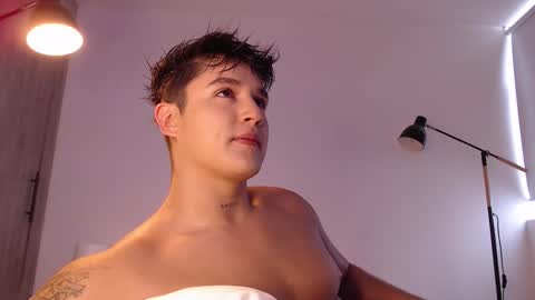 Angel online show from November 9, 2025, 7:12 pm