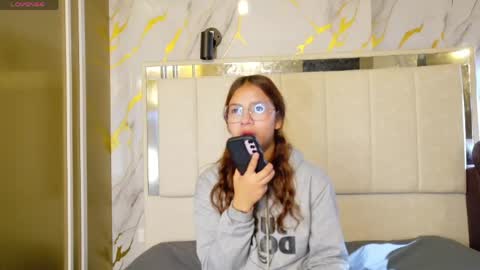 Snapshot of angeles_azul chatting on April 21, 2026, 5:17 pm angel online show from April 21, 2026, 5:17 pm