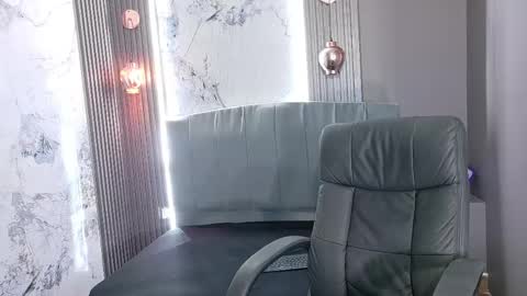 Snapshot of angeles_azul chatting on May 5, 2026, 4:04 pm angel online show from May 5, 2026, 4:04 pm