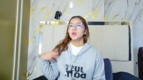 Snapshot of angeles_azul chatting on May 9, 2026, 3:28 pm angel online show from May 9, 2026, 3:28 pm