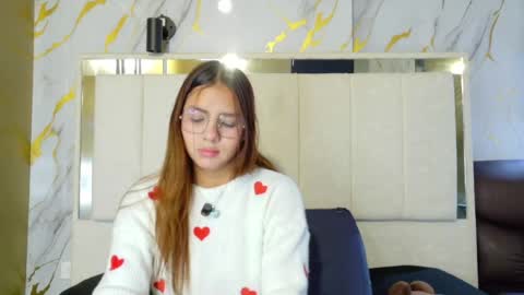 Snapshot of angeles_azul chatting on May 15, 2026, 3:19 pm angel online show from May 15, 2026, 3:19 pm