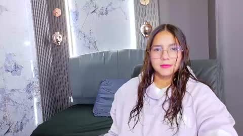 Snapshot of angeles_azul chatting on July 17, 2026, 1:18 pm angel online show from July 17, 2026, 1:18 pm