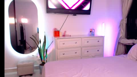 angelesxoxo online show from October 15, 2025, 2:33 am