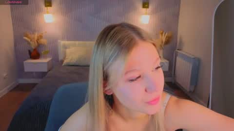 Snapshot of angelina_becker chatting on May 14, 2026, 1:12 am Angelina online show from May 14, 2026, 1:12 am