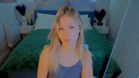 Snapshot of angelina_becker chatting on May 19, 2026, 1:00 am Angelina online show from May 19, 2026, 1:00 am