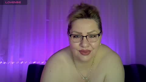 Snapshot of angelinaglam chatting on May 18, 2026, 6:25 pm AngelinaGlam online show from May 18, 2026, 6:25 pm