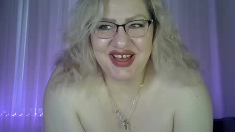 Snapshot of angelinaglam chatting on May 24, 2026, 2:11 pm AngelinaGlam online show from May 24, 2026, 2:11 pm