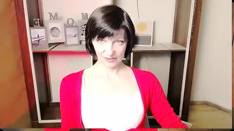 Snapshot of angelinalov_ chatting on June 18, 2026, 8:14 am Angelina online show from June 18, 2026, 8:14 am
