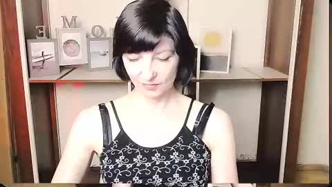 Snapshot of angelinalov_ chatting on June 27, 2026, 9:25 am Angelina online show from June 27, 2026, 9:25 am