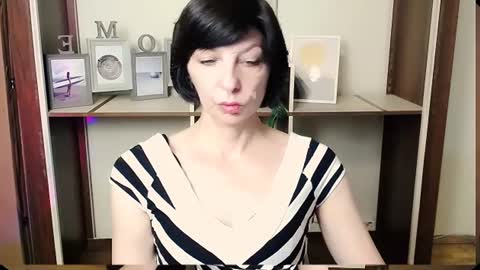 Snapshot of angelinalov_ chatting on June 30, 2026, 7:42 am Angelina online show from June 30, 2026, 7:42 am