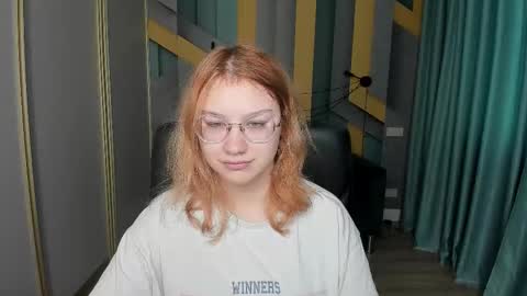 AngelinaLow online show from December 22, 2025, 12:24 pm