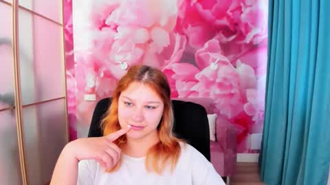 AngelinaLow online show from May 18, 2026, 11:27 am