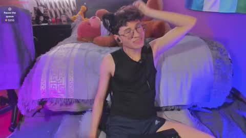 Snapshot of angelito18_twink chatting on March 8, 2026, 5:39 pm Angel online show from March 8, 2026, 5:39 pm