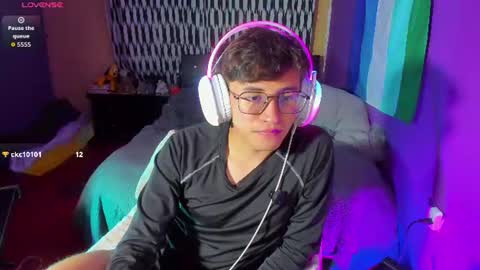 Snapshot of angelito18_twink chatting on June 11, 2026, 2:53 am Angel online show from June 11, 2026, 2:53 am