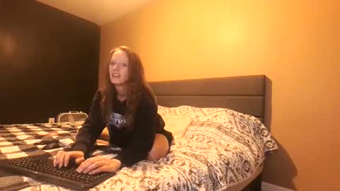 angellove8606 online show from February 4, 2026, 6:03 pm