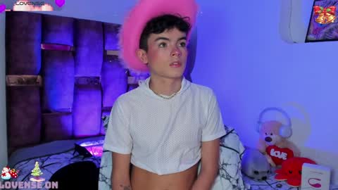 Angelo I work from home this is my room  online show from December 11, 2024, 6:14 am