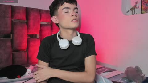 Angelo I work from home this is my room  online show from January 4, 2025, 5:37 am