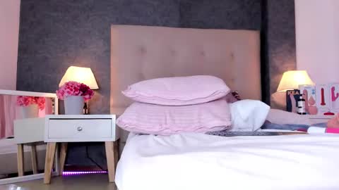 Angela online show from February 15, 2025, 6:44 pm