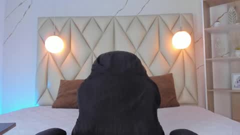 ANGIE online show from November 26, 2025, 2:07 pm