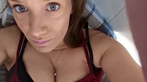 Snapshot of angelvanderpool71 chatting on January 6, 2025, 2:14 pm angelvanderpool71 online show from January 6, 2025, 2:14 pm