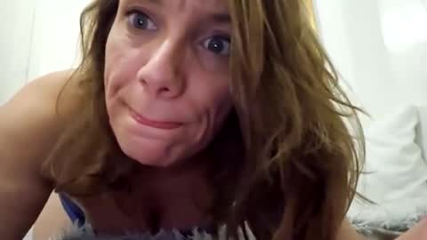 Snapshot of angelvanderpool71 chatting on January 11, 2025, 12:22 am angelvanderpool71 online show from January 11, 2025, 12:22 am