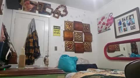 Snapshot of angelvanderpool71 chatting on October 8, 2025, 9:40 am angelvanderpool71 online show from October 8, 2025, 9:40 am