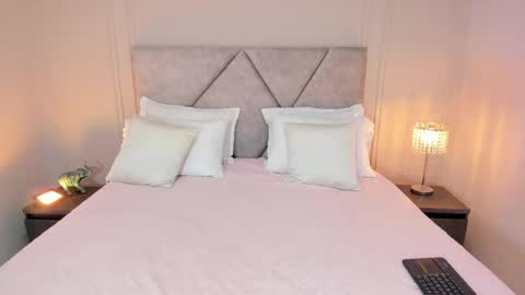 angely_perry online show from November 8, 2025, 12:16 pm