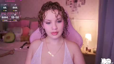 Snapshot of angelytaxx chatting on February 11, 2025, 7:02 am Angel online show from February 11, 2025, 7:02 am