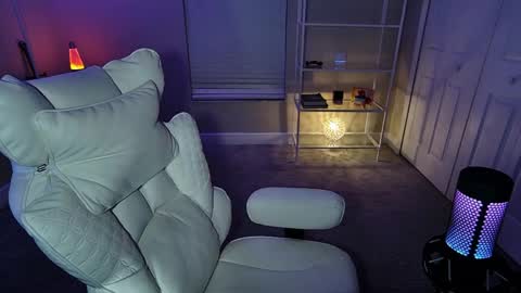 Angie Fae online show from April 21, 2026, 1:29 am