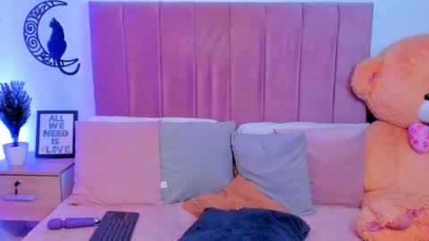 Milo ----       online show from September 26, 2025, 5:22 am