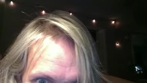 Snapshot of angieland79 chatting on November 12, 2025, 6:25 am angieland79 online show from November 12, 2025, 6:25 am