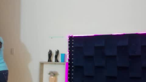 Angie online show from November 17, 2025, 12:00 pm