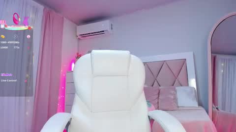 Snapshot of ania_sweet chatting on March 1, 2025, 3:43 am Ania online show from March 1, 2025, 3:43 am