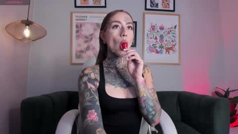 Anie  or Nina online show from November 29, 2025, 9:07 pm