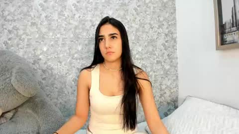 anika_h online show from April 17, 2026, 12:19 pm