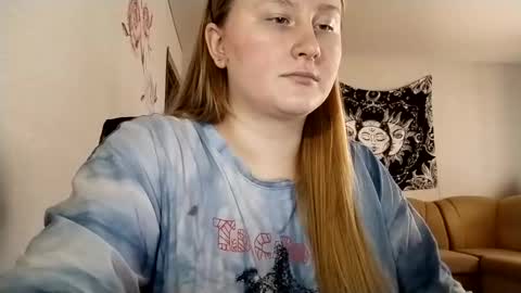Snapshot of anika_lipps chatting on September 18, 2025, 12:07 pm Anika online show from September 18, 2025, 12:07 pm