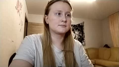 Snapshot of anika_lipps chatting on October 10, 2025, 12:42 am Anika online show from October 10, 2025, 12:42 am
