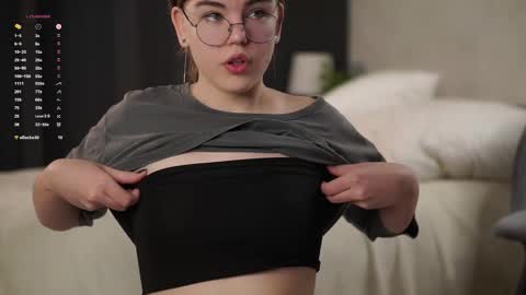 AnishaVivo online show from February 1, 2026, 2:15 pm