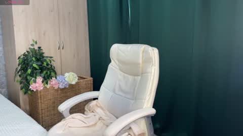 Anita online show from July 7, 2026, 1:19 am