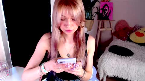 anita_moon_ online show from May 25, 2026, 9:04 am
