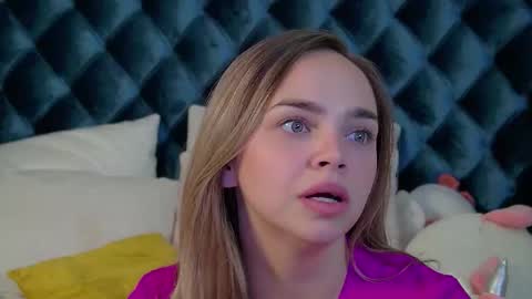 AnitaVenture online show from September 12, 2025, 4:56 am