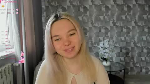 Snapshot of anna_aaaa chatting on April 19, 2026, 7:07 am Anna online show from April 19, 2026, 7:07 am