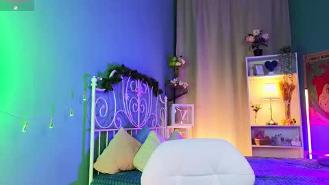 Snapshot of anna_bloom_ chatting on January 9, 2025, 4:28 pm Violett online show from January 9, 2025, 4:28 pm