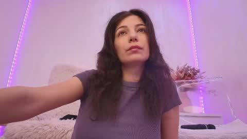 Snapshot of anna_lewis chatting on May 2, 2026, 6:29 am Anna online show from May 2, 2026, 6:29 am