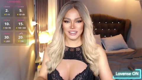 Snapshot of anna_mclaine chatting on June 14, 2026, 11:07 pm Miss Anna online show from June 14, 2026, 11:07 pm