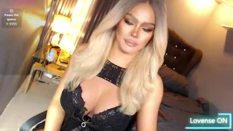 Snapshot of anna_mclaine chatting on June 22, 2026, 11:46 pm Miss Anna online show from June 22, 2026, 11:46 pm
