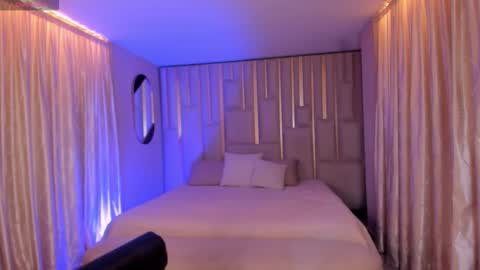 Snapshot of annahoffman_ chatting on October 27, 2025, 1:04 pm annahoffman_ online show from October 27, 2025, 1:04 pm
