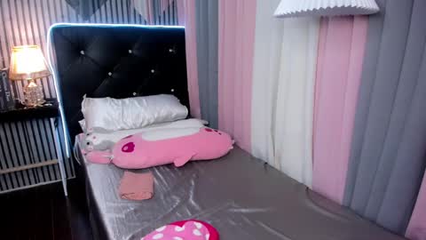 Snapshot of annalolaxoxo chatting on January 29, 2025, 12:35 pm AshyElliston online show from January 29, 2025, 12:35 pm