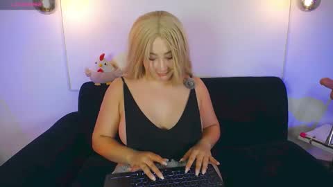 Snapshot of annays_love chatting on May 8, 2026, 5:13 am dani online show from May 8, 2026, 5:13 am